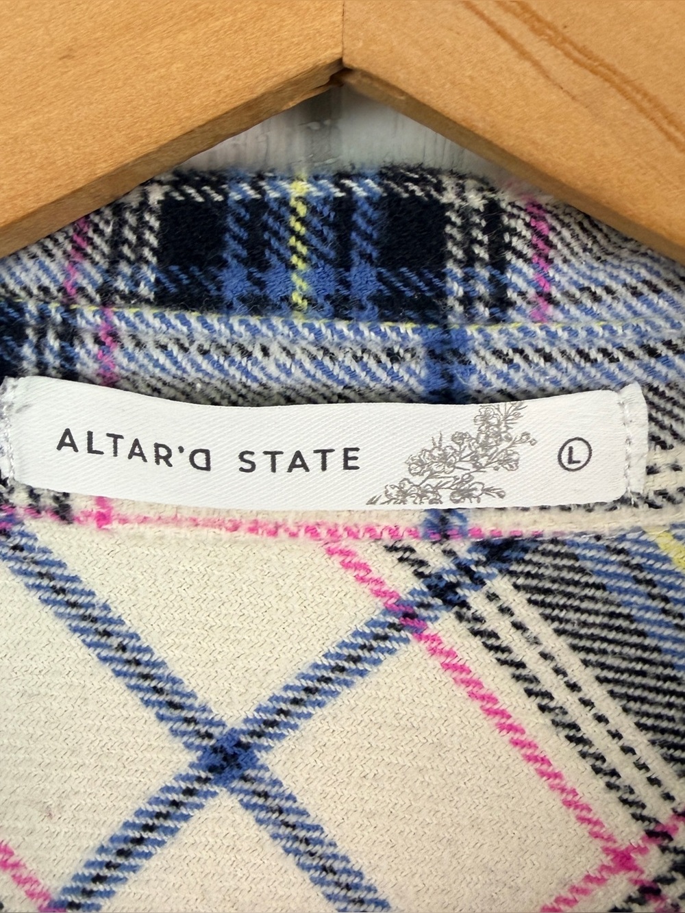 ALTAR’D STATE Cropped Plaid Flannel Button-Up, Large - Picture 10 of 14